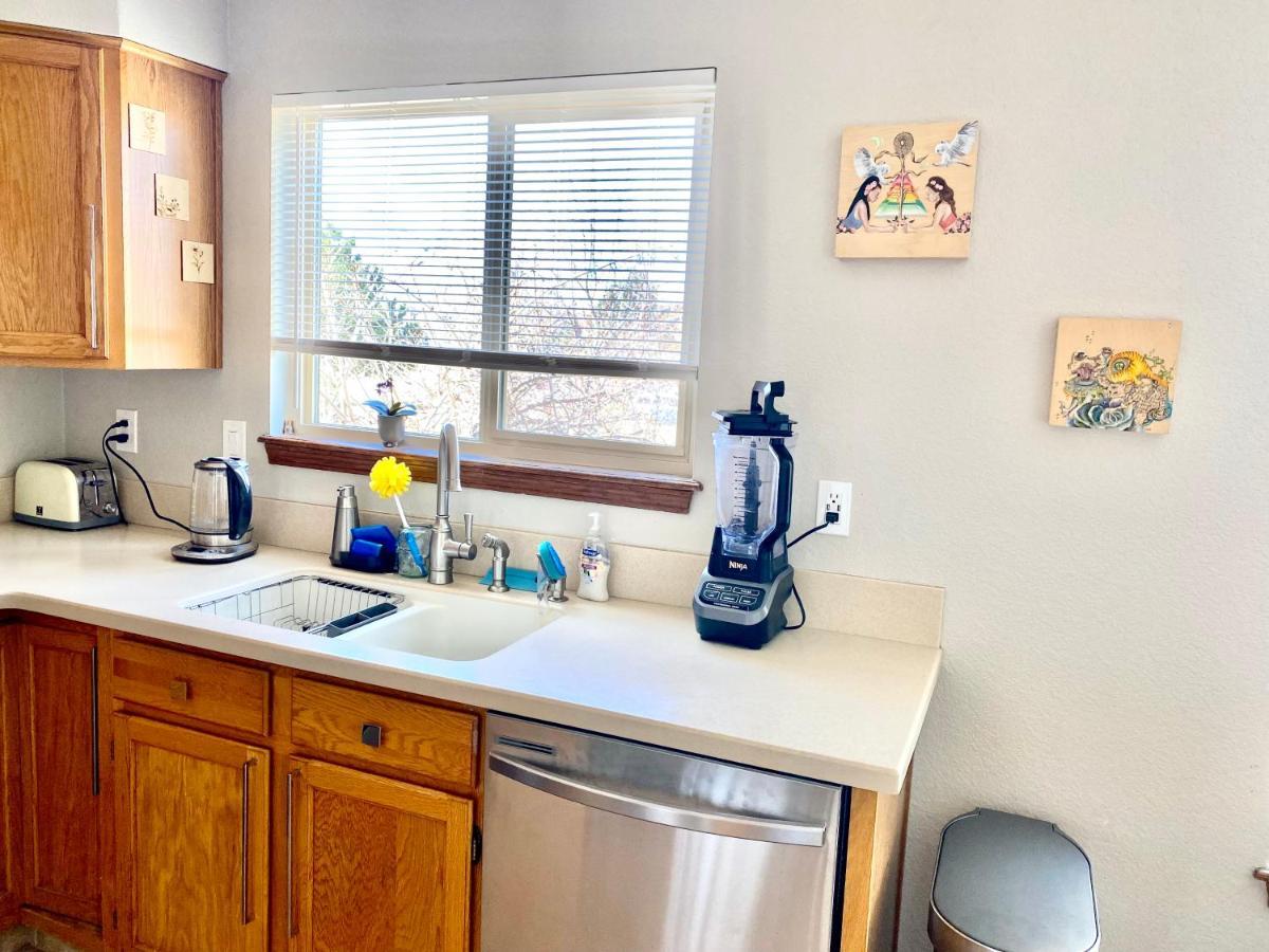 Artsy Home Close To Usafa With Fireplace And Patio 콜로라도스프링스 외부 사진