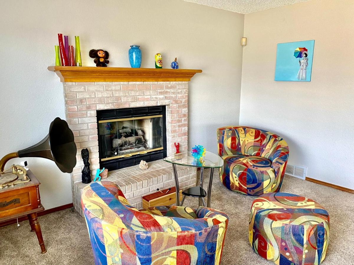 Artsy Home Close To Usafa With Fireplace And Patio 콜로라도스프링스 외부 사진