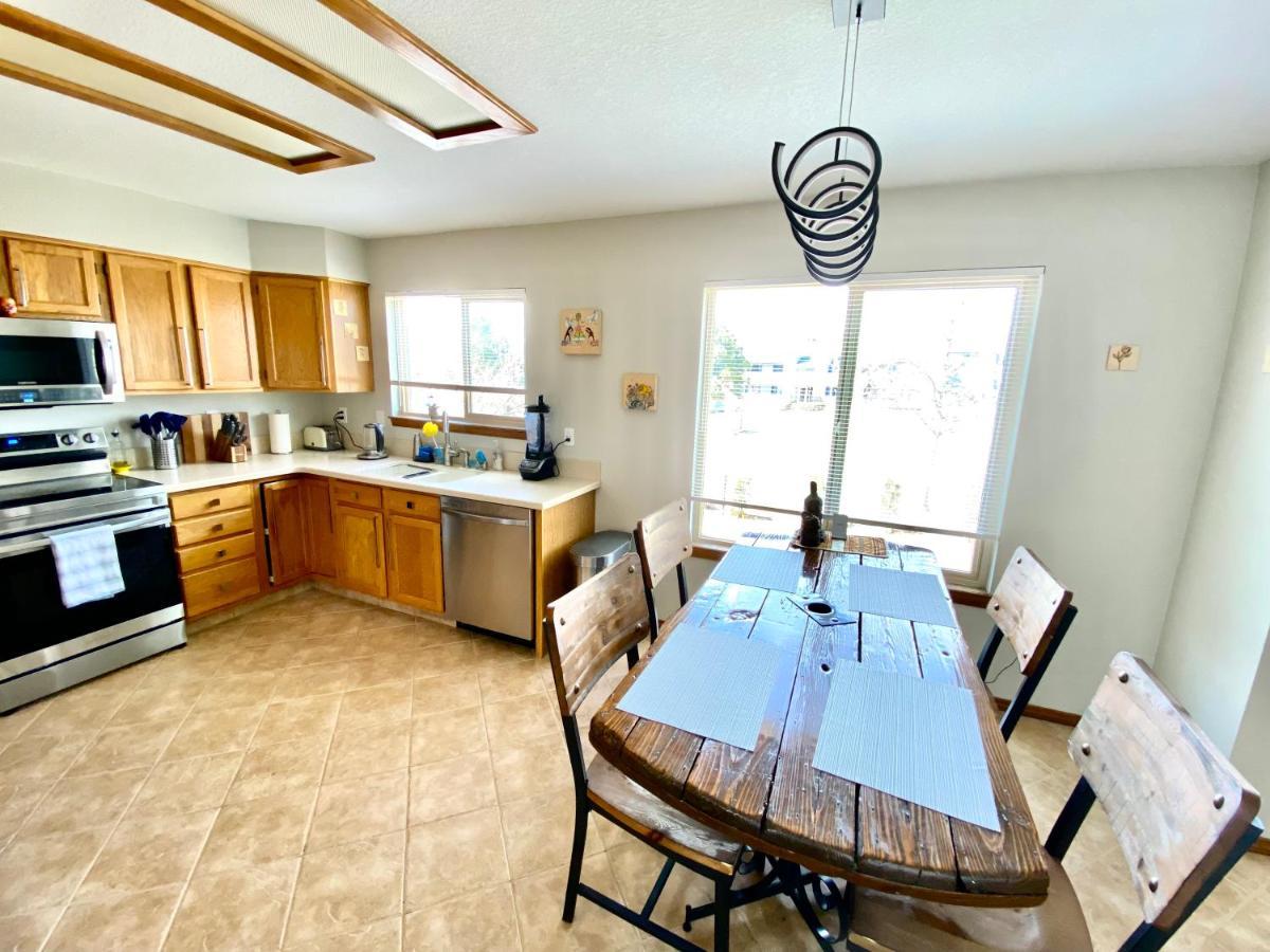 Artsy Home Close To Usafa With Fireplace And Patio 콜로라도스프링스 외부 사진