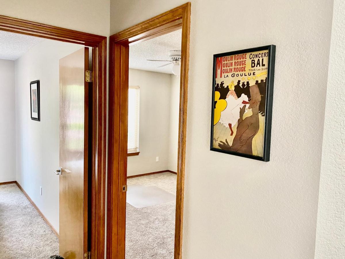 Artsy Home Close To Usafa With Fireplace And Patio 콜로라도스프링스 외부 사진